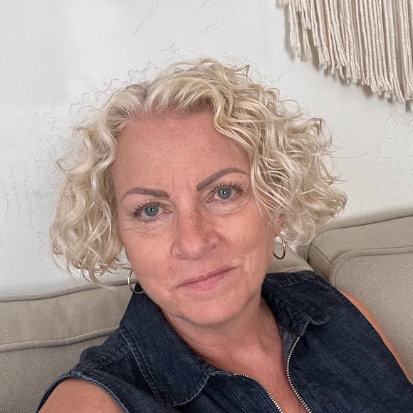 Meet your Posher, Janise - Picture 1 of 1